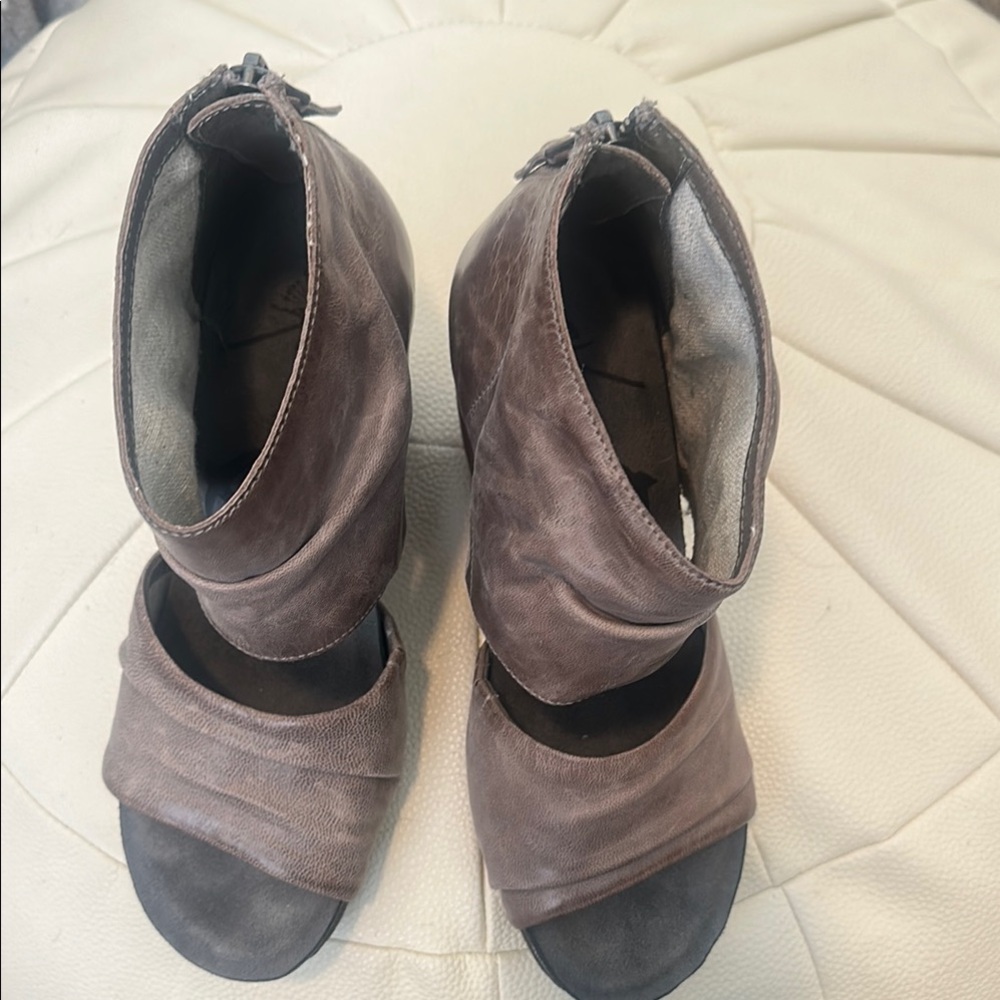 OTBT Patchouli Women's Leather Bootie Sandal in Taupe